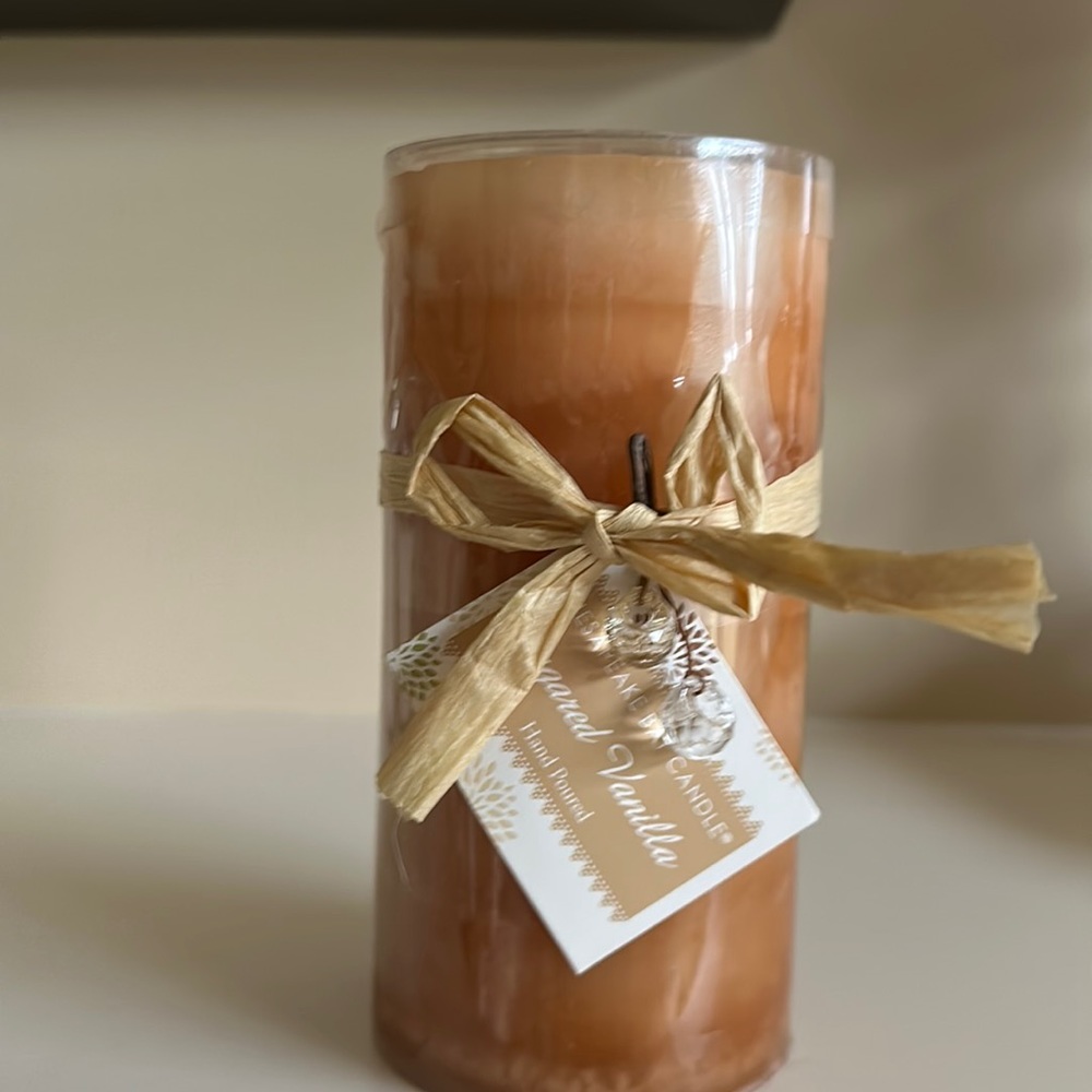 NWT Chesapeake Bay Hand Poured Sugared Vanilla Candle
